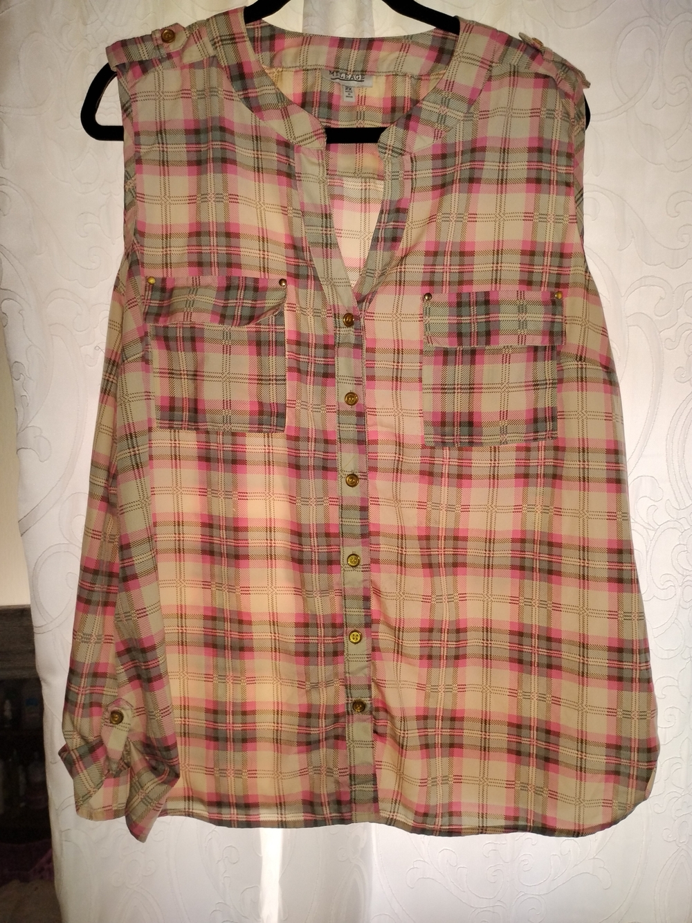 Sleeveless Plaid Button-Front Blouse in Pink and Cream
